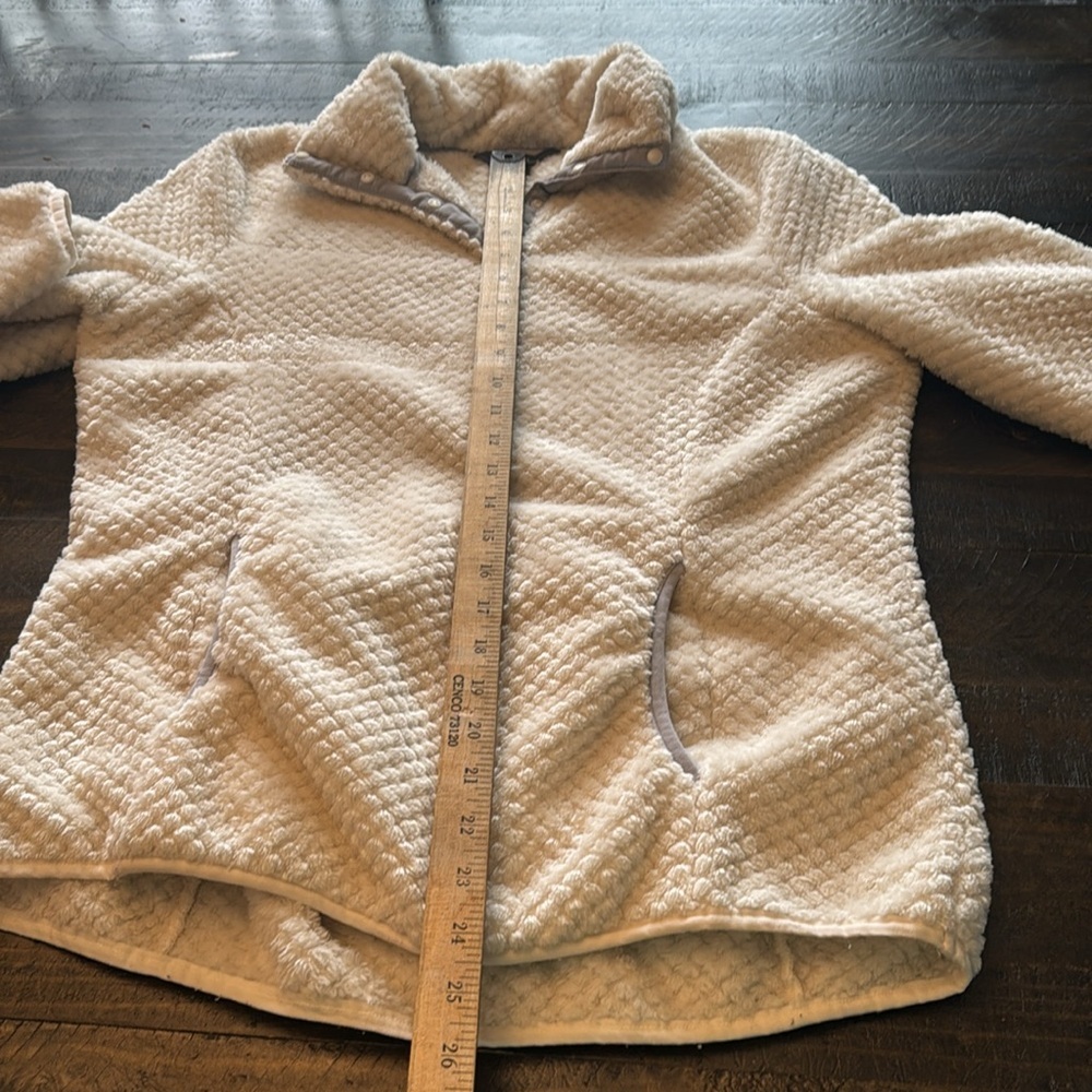 Eddie Bauer Women’s heavy fleece (waffle pattern) pullover. Size Medium - Picture 16 of 16